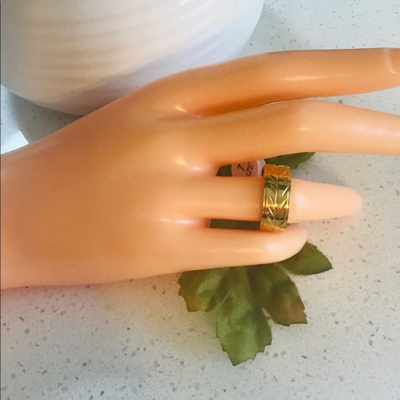 Cheap Sharp  edgesgold color ring for men or women size 7 - Picture 2 of 5